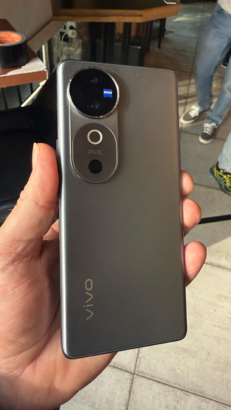 הסמארטפון Vivo V40. צילום: ג׳ירפה