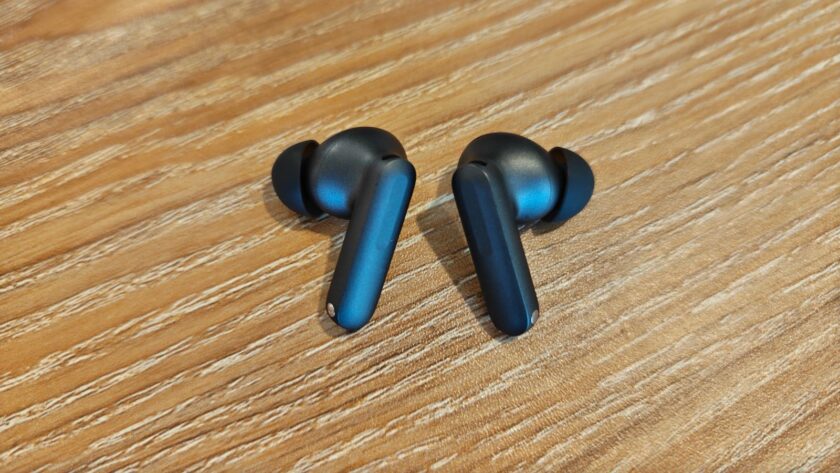 האוזניות OnePlus Buds 4. צילום: ג׳ירפה