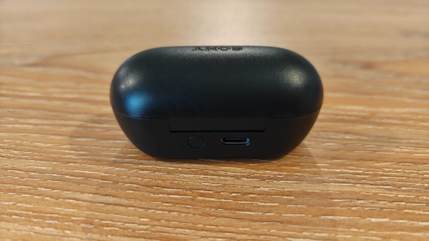 האוזניות Sony WF-C710N. צילום: ג׳ירפה