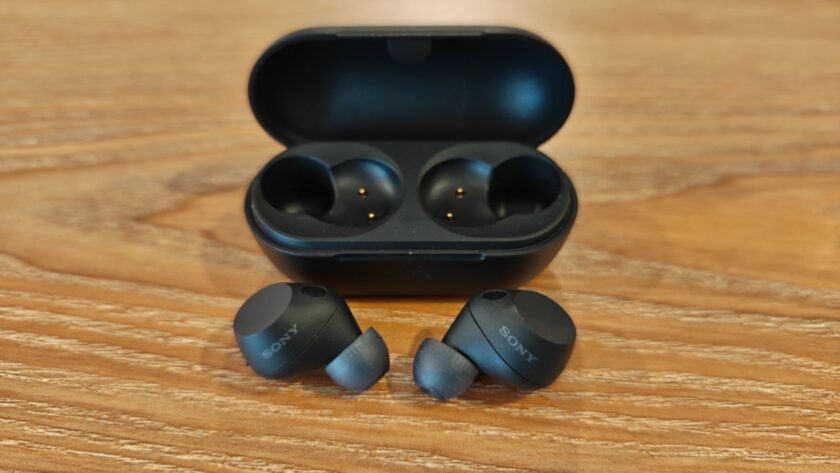 האוזניות Sony WF-C710N. צילום: ג׳ירפה