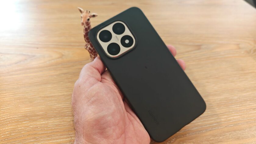 הסמארטפון Xiaomi 15T. צילום: ג׳ירפה