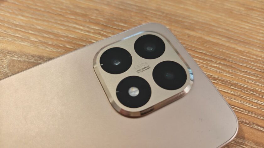 הסמארטפון Xiaomi 15T. צילום: ג׳ירפה