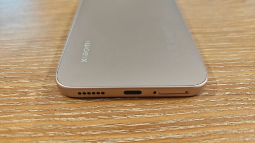 הסמארטפון Xiaomi 15T. צילום: ג׳ירפה