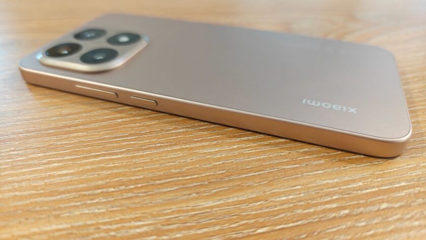 הסמארטפון Xiaomi 15T. צילום: ג׳ירפה