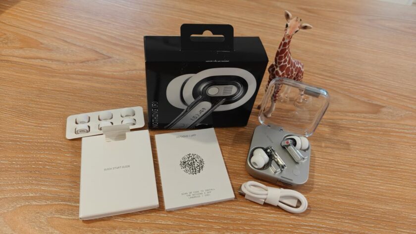 מה בקופסה של האוזניות Nothing Ear (3). צילום: ג׳ירפה