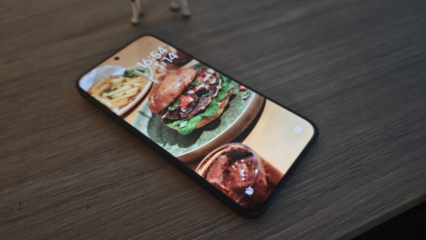הסמארטפון Xiaomi Redmi Note 15 Pro. צילום: ג׳ירפה