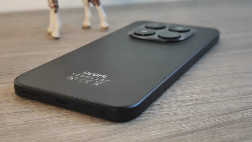 הסמארטפון Xiaomi Redmi Note 15 Pro. צילום: ג׳ירפה