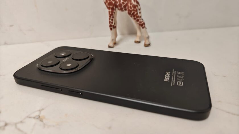 הסמארטפון Xiaomi Redmi Note 15 Pro. צילום: ג׳ירפה