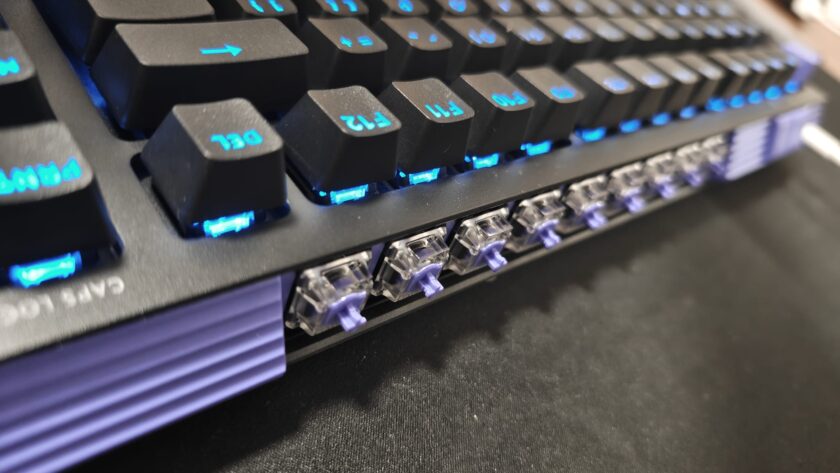 המקלדת Logitech G512 X 98. צילום: ג׳ירפה