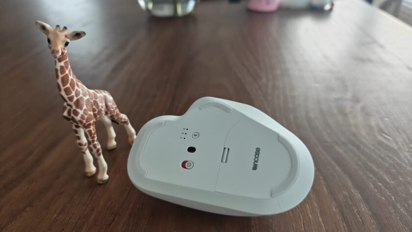 העכבר Incase Bluetooth Ergonomic Mouse. צילום: ג׳ירפה
