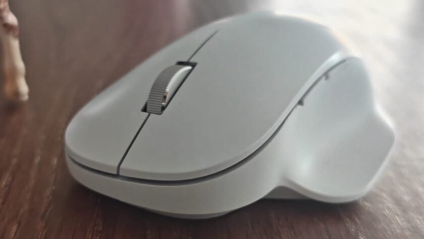 העכבר Incase Bluetooth Ergonomic Mouse. צילום: ג׳ירפה