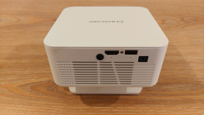 המקרן MagCubic HY300GT. צילום: ג׳ירפה