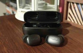 ג׳ירפה סוקרת: אוזניות Earfun Free Pro 2 – בגלל הגודל
